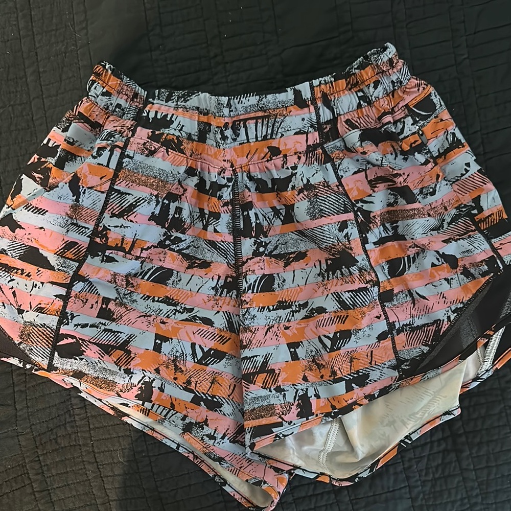 lululemon shorts (no liner) hotty hot 4in